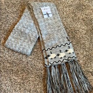 Women’s Muk Luk winter scarf